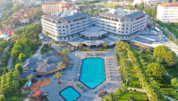 Poolanlage des Hotels Miramare Beach