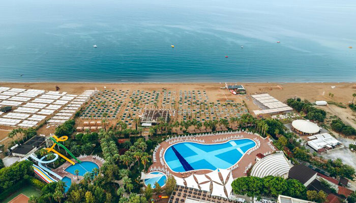 Luftaufnahme des Hotels Paloma Oceana am Strand